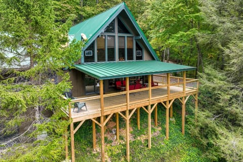 Robbinsville Vacation Rental | 2BR | 2.5BA | 2,292 Sq Ft | Stairs Required