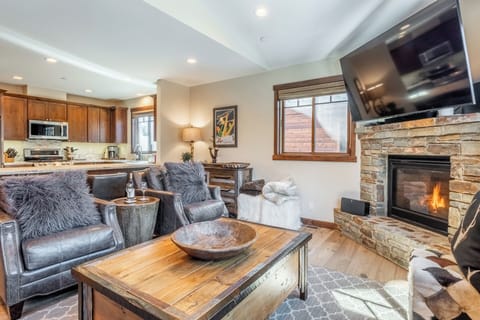 Interstellar | Bear’s Den (#6)
Another welcoming gathering space where family and friends can relax together.