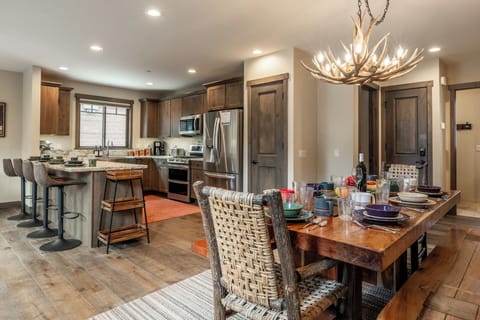 Interstellar | Apogee (#7)
A large dining table makes it easy to share meals and stories from the day’s adventures.