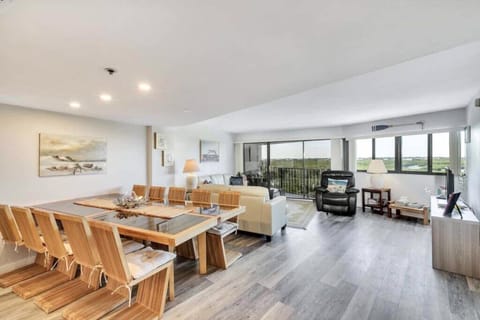 spacious modern dining area