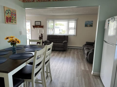 Condo, 2 Bedrooms | Dining