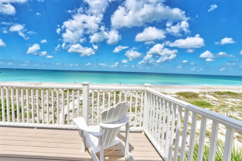 Amazing and Direct Gulf Views from Top Balcony