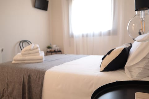 Standard Room, Shared Bathroom | Free WiFi, bed sheets