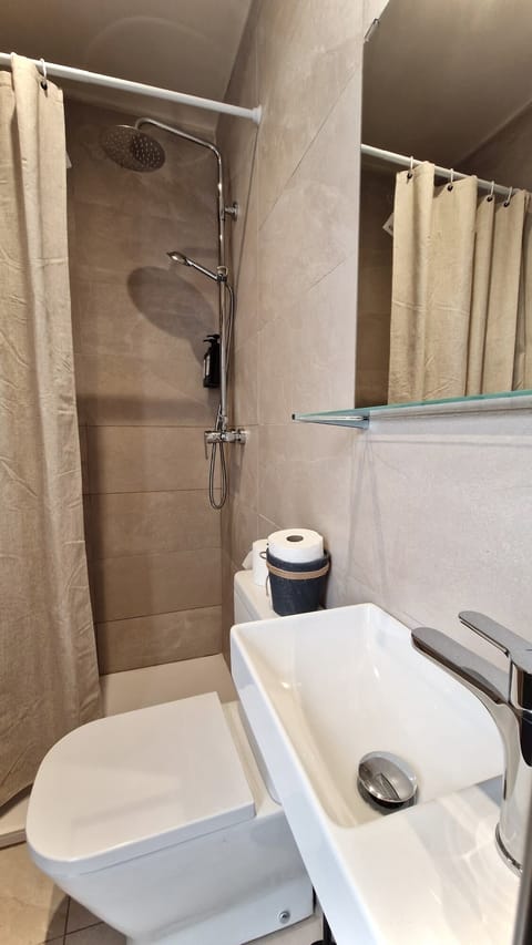 Standard Room, Shared Bathroom | Bathroom | Towels