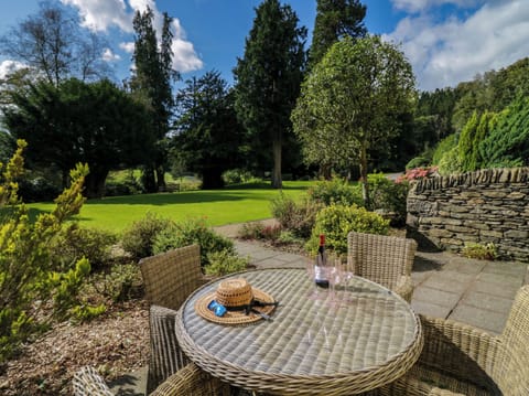 Cottage | Outdoor dining