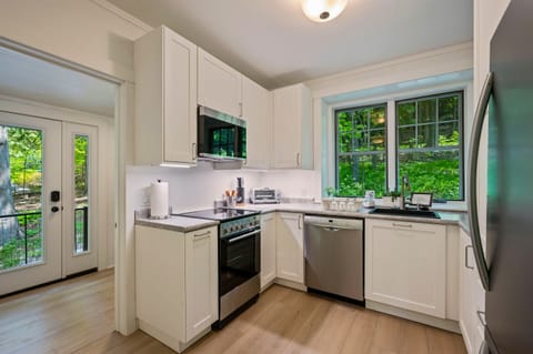 Newly remodeled and fully stocked kitchen