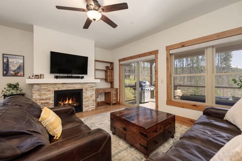 Upstairs Living Room with Desk and Door to Upstairs Patio and Firepit.
