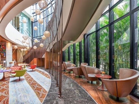 2 restaurants; breakfast, lunch, and dinner served