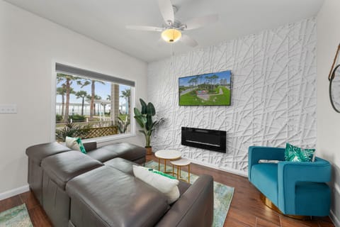 Open floor plan. Living room/Dinning room/ Kitchen
