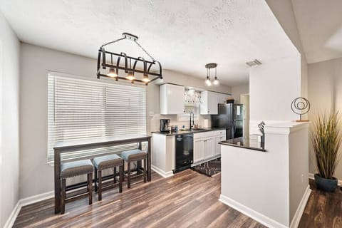 Dining Nook: Bright and inviting space perfect for breakfast or casual chats with friends.