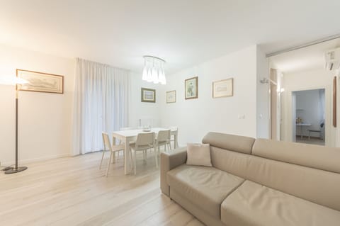 Comfort Apartment | Living area | Flat-screen TV