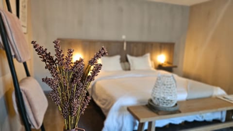 Romantic Double Room | Premium bedding, down comforters, individually decorated, desk