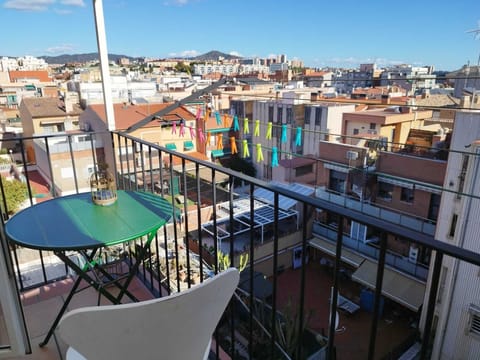 Business Apartment | 3 bedrooms, down comforters, desk, laptop workspace