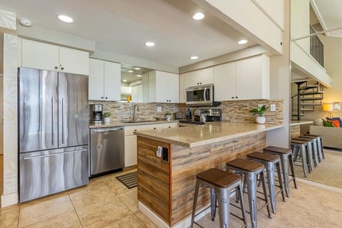 Condo, 2 Bedrooms | Private kitchen | Fridge, oven, coffee/tea maker