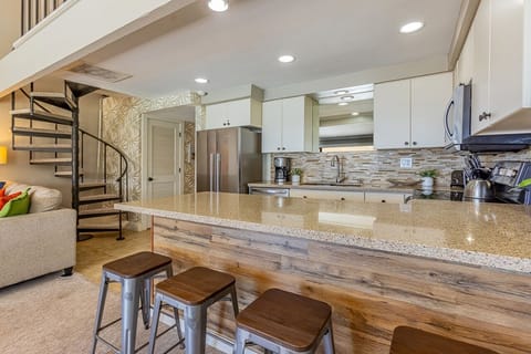 Condo, 2 Bedrooms | Private kitchen | Fridge, oven, coffee/tea maker