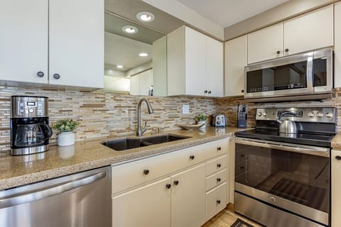 Condo, 2 Bedrooms | Private kitchen | Fridge, oven, coffee/tea maker