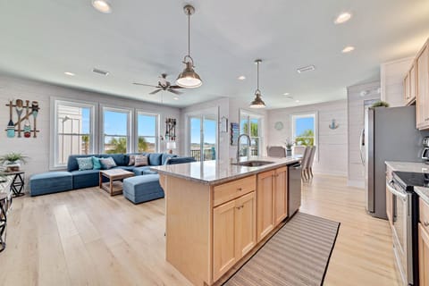 House, Multiple Beds, Pool Access, Beach View | Private kitchen | Fridge, microwave, oven, stovetop
