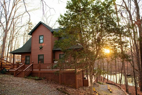 Large lakefront home on a quiet 5 acres (lake at full pool).
