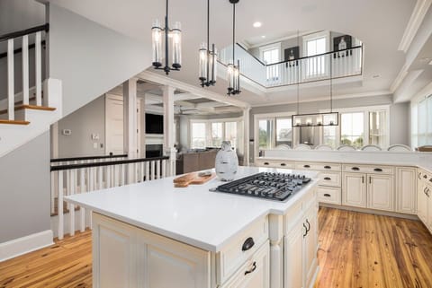 Grand Kitchen with Center Island – Perfect for gathering with friends and family.