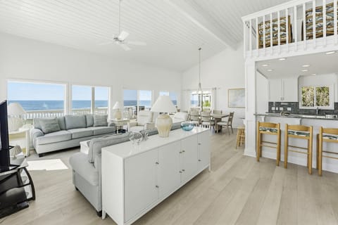 446 Tarpon Boulevard - Oceanfront Tranquility