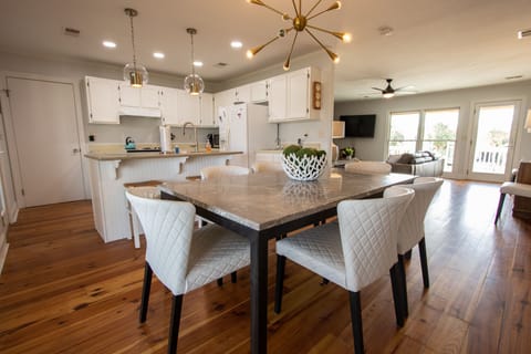 Dining, 6 seat table, access to back porch