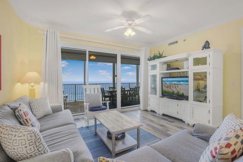 Spacious living room