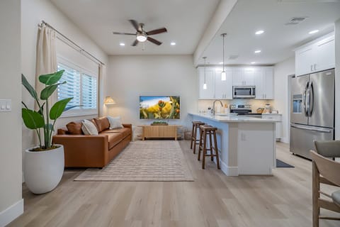 Welcome to the Hidden Desert Gem! Enjoy stunning desert views and modern amenities in this inviting retreat, perfect for couples and families. Experience tranquility while being just minutes away from local attractions and hiking trails!