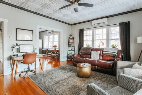 Living Room / Lounge