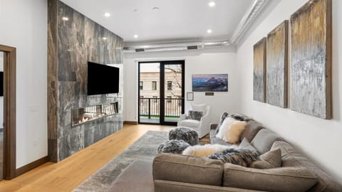 The Riverpark Flat in Downtown Whitefish (7153)