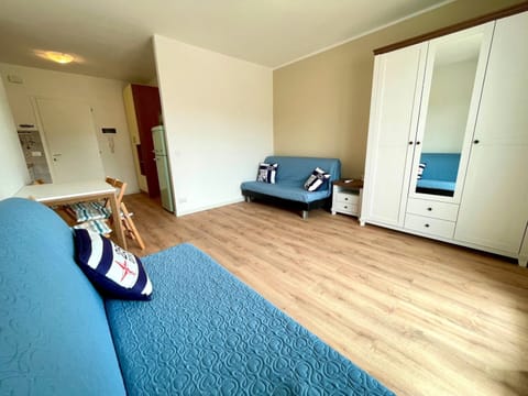 Studio, Multiple Bedrooms, Balcony, City View | Living area