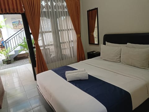 Standard Double Room | Desk, free WiFi, bed sheets