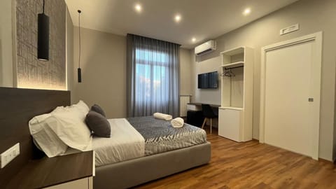 Luxury Triple Room | Individually furnished, desk, laptop workspace, free WiFi
