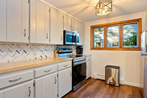 Spacious fully stocked kitchen