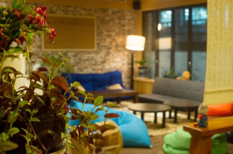 Lobby lounge