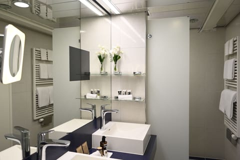 Comfort Suite | Egyptian cotton sheets, premium bedding, Select Comfort beds