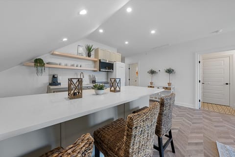 Signature Suite, 4 Bedrooms | Private kitchen | Full-size fridge, microwave, oven, stovetop