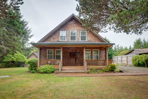 Oysterville Vacation Rental | 2BR | 1.5BA | Stairs Required | 1,200 Sq Ft