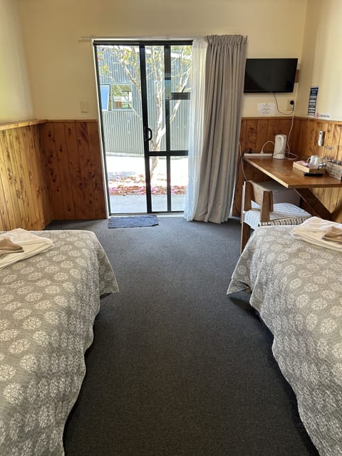 Economy Twin Room | Free WiFi, bed sheets