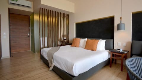 Welcome to Memories in Playa in Playa del Carmen! Our chic studio condo offers modern comforts: in-unit washer and dryer, easy access to the city's bustling center & the beautiful beachfront.