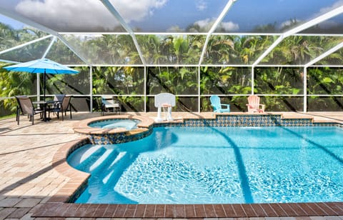 Gorgeous Pool Area with Jacuzzi