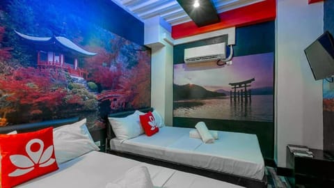 Premium Quadruple Room | In-room safe, desk, laptop workspace, WiFi (free)