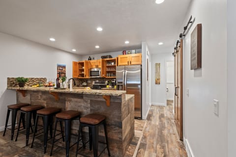 Entry level kitchen with bar seating for 4