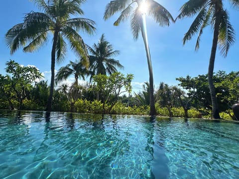 2 outdoor pools