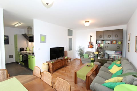 Apartment | Living area | 60-cm flat-screen TV with satellite channels