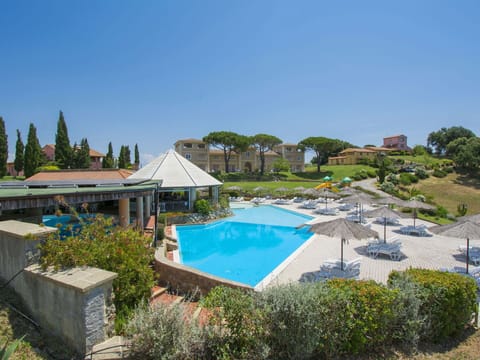 Cloud, Sky, Water, Plant, Property, Building, Azure, Swimming Pool, Tree, Chair