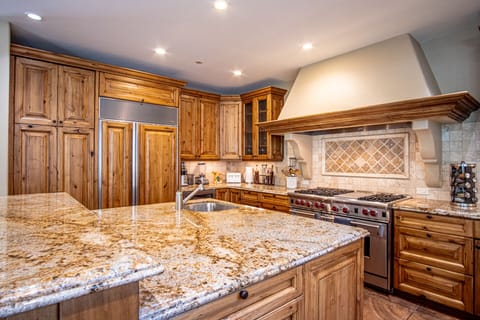 Spacious Center Island