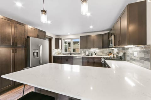 Breakfast bar and kitchen