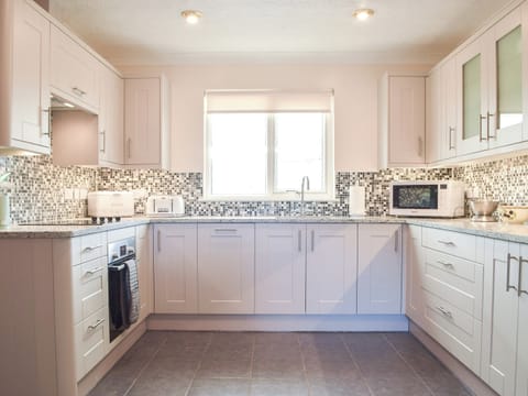 Kitchen | Ty Twt, Clynderwen