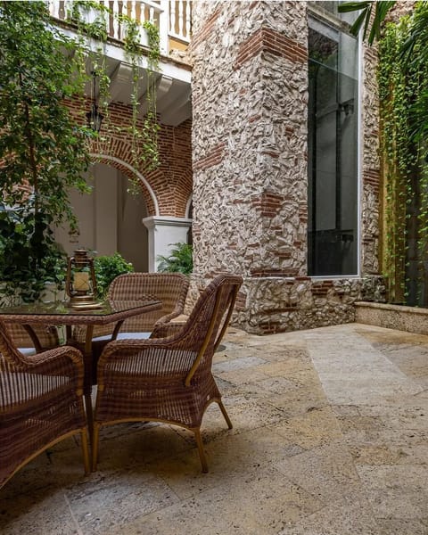 Colonial Standard, 1 Queen Bed | Terrace/patio