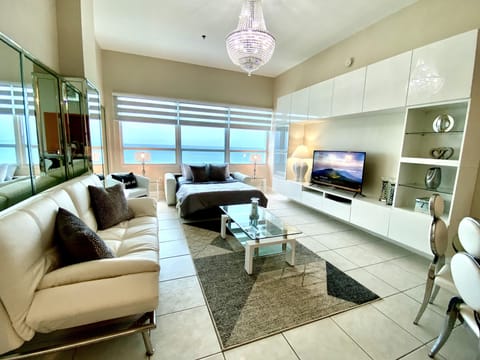 Panoramic Apartment | Living area | 60-inch Smart TV with digital channels, Netflix, Hulu